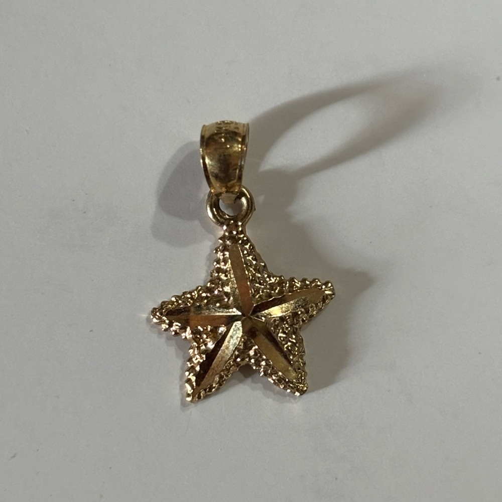 14k diamond cut starfish pendant